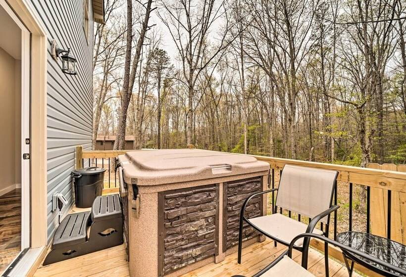 Asheville Area Hideaway W/ Hot Tub + Deck!