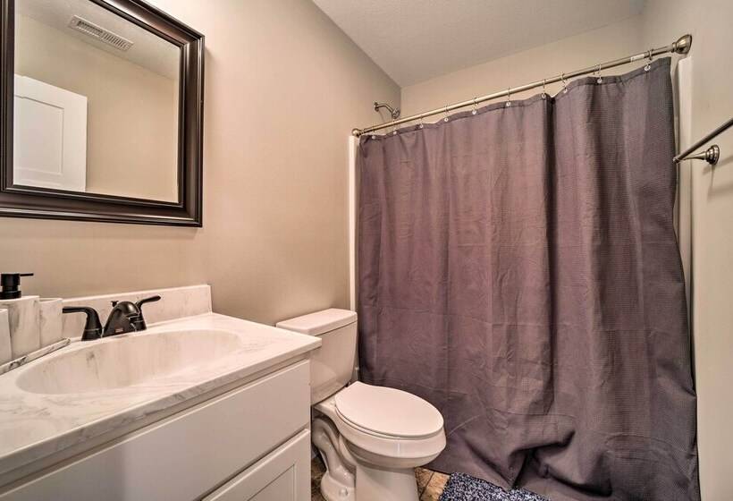 Asheville Area Hideaway W/ Hot Tub + Deck!