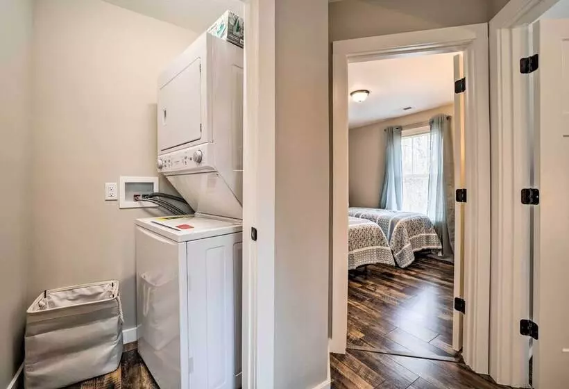 Asheville Area Hideaway W/ Hot Tub + Deck!
