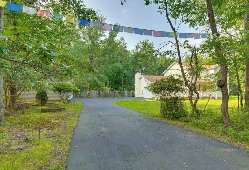 Beautiful Effort Escape W/ Private Hot Tub!