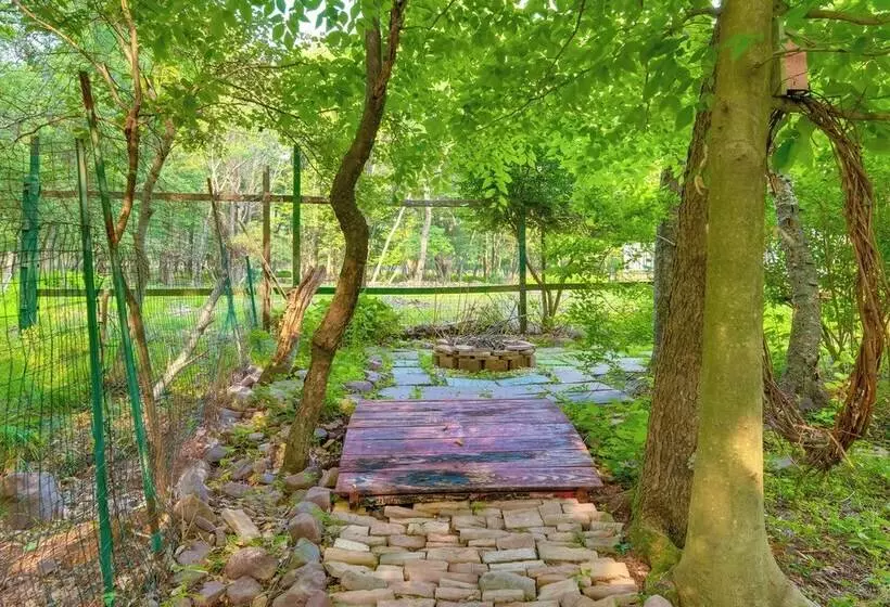 Beautiful Effort Escape W/ Private Hot Tub!