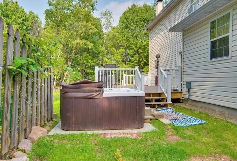 Beautiful Effort Escape W/ Private Hot Tub!