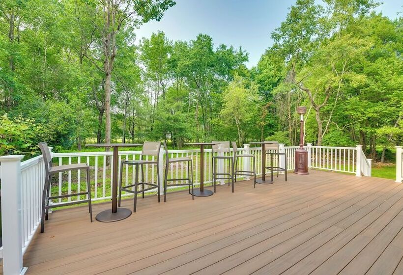 Beautiful Effort Escape W/ Private Hot Tub!