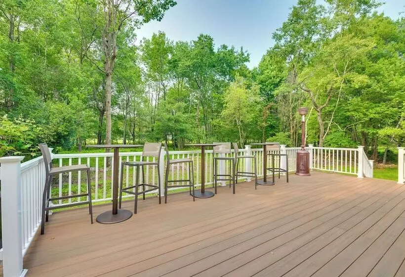 Beautiful Effort Escape W/ Private Hot Tub!