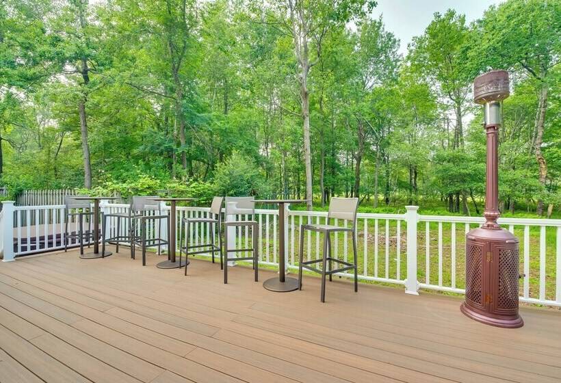 Beautiful Effort Escape W/ Private Hot Tub!