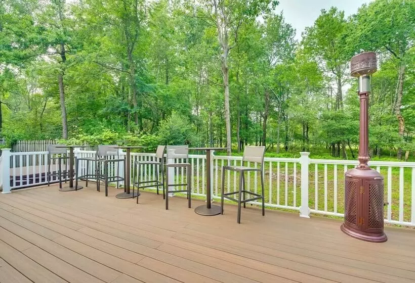 Beautiful Effort Escape W/ Private Hot Tub!