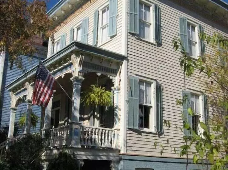 تختخواب و صبحانه Catherine Ward House Inn