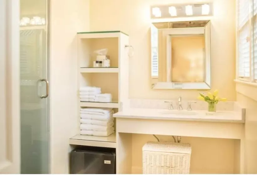 تختخواب و صبحانه Catherine Ward House Inn