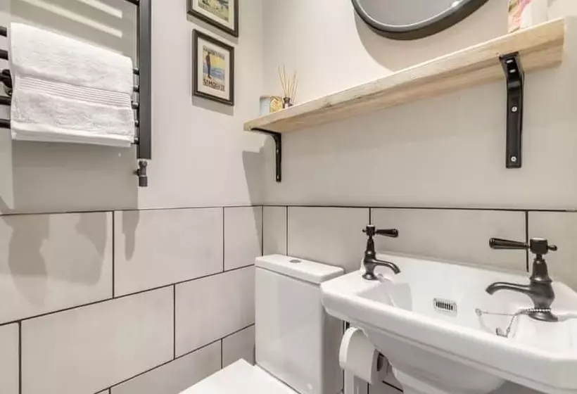 Cottage In The Heart Of The Peak District