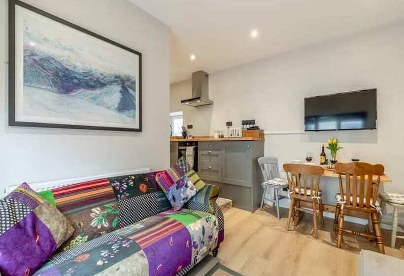 Cottage In The Heart Of The Peak District