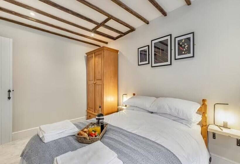 Cottage In The Heart Of The Peak District