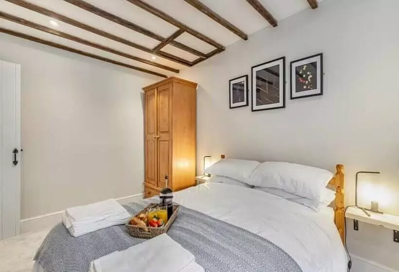 Cottage In The Heart Of The Peak District