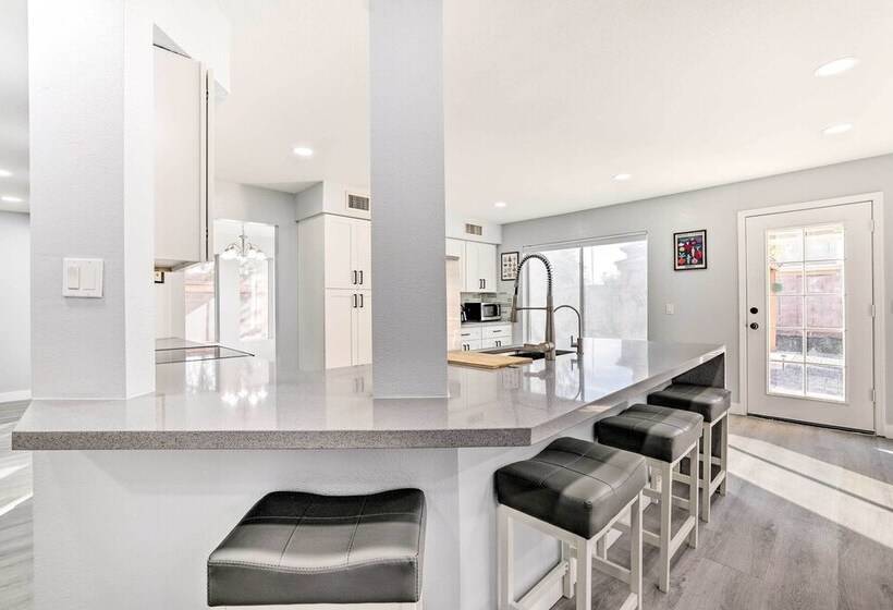 Chandler Home W/ Yard & Grill: 3 Mi To Downtown!