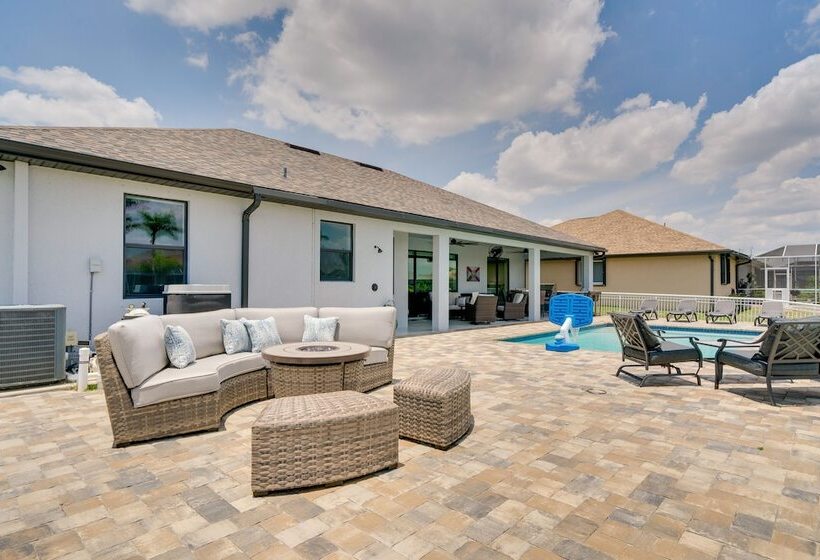 Pool & Gulf Access Canal: Chic Cape Coral Home!