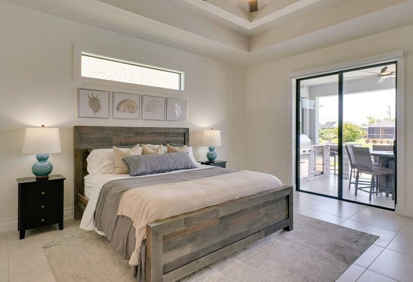 Pool & Gulf Access Canal: Chic Cape Coral Home!