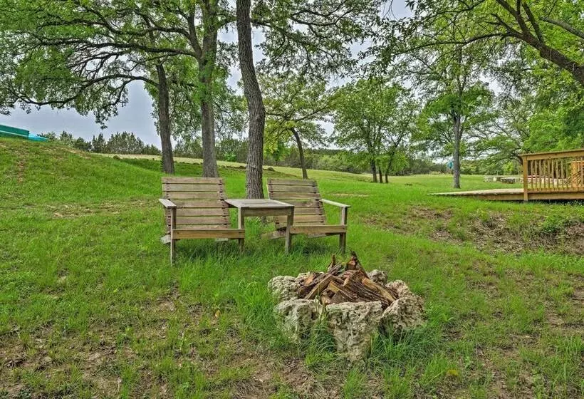 Chic Family Friendly Home With Outdoor Oasis!