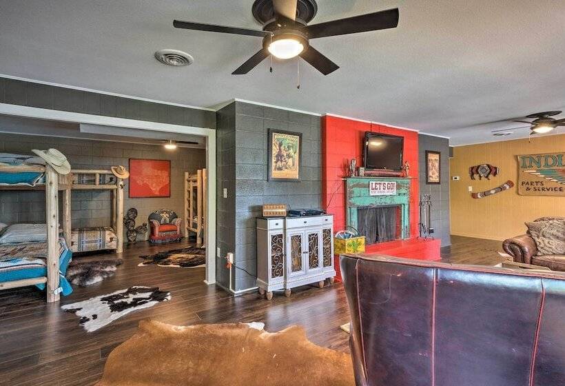 Chic Family Friendly Home With Outdoor Oasis!