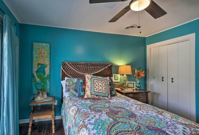 Chic Family Friendly Home With Outdoor Oasis!