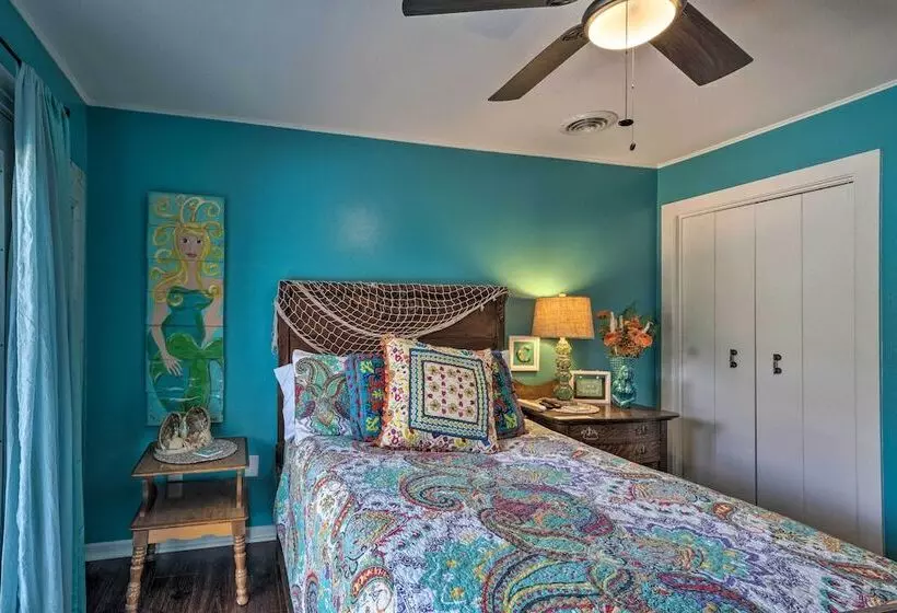 Chic Family Friendly Home With Outdoor Oasis!