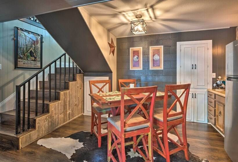 Chic Family Friendly Home With Outdoor Oasis!