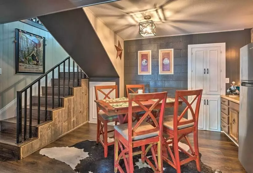 Chic Family Friendly Home With Outdoor Oasis!