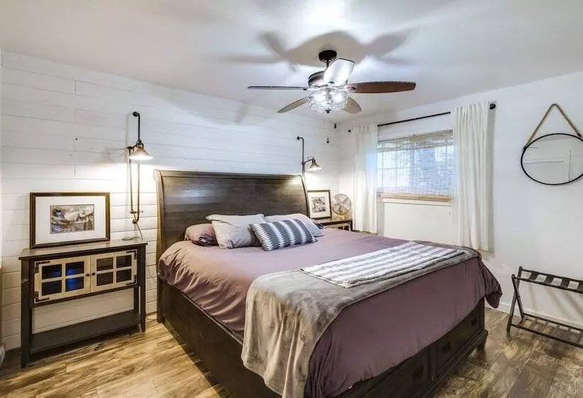 Cold Springs Escape: A/c, Hot Tub, Generator, Wifi