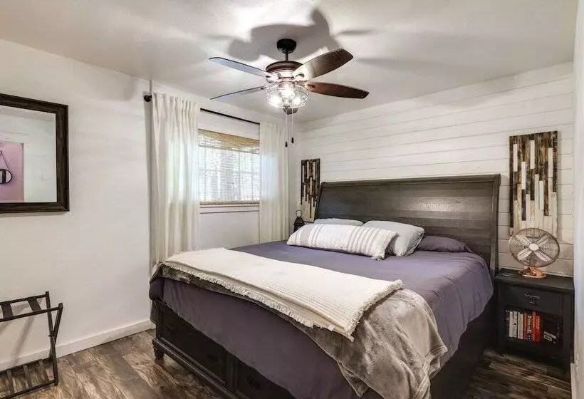 Cold Springs Escape: A/c, Hot Tub, Generator, Wifi