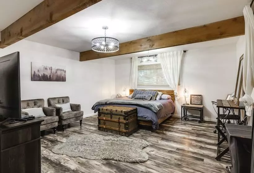 Cold Springs Escape: A/c, Hot Tub, Generator, Wifi