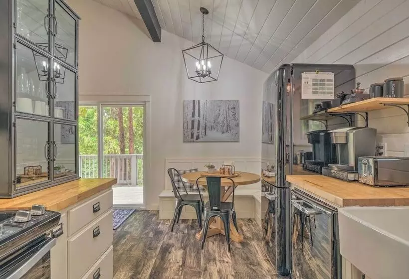 Cold Springs Escape: A/c, Hot Tub, Generator, Wifi