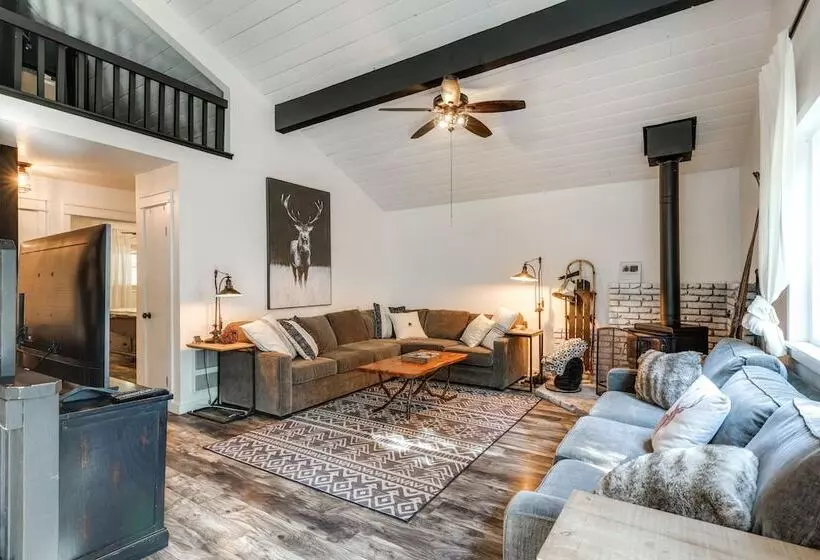 Cold Springs Escape: A/c, Hot Tub, Generator, Wifi