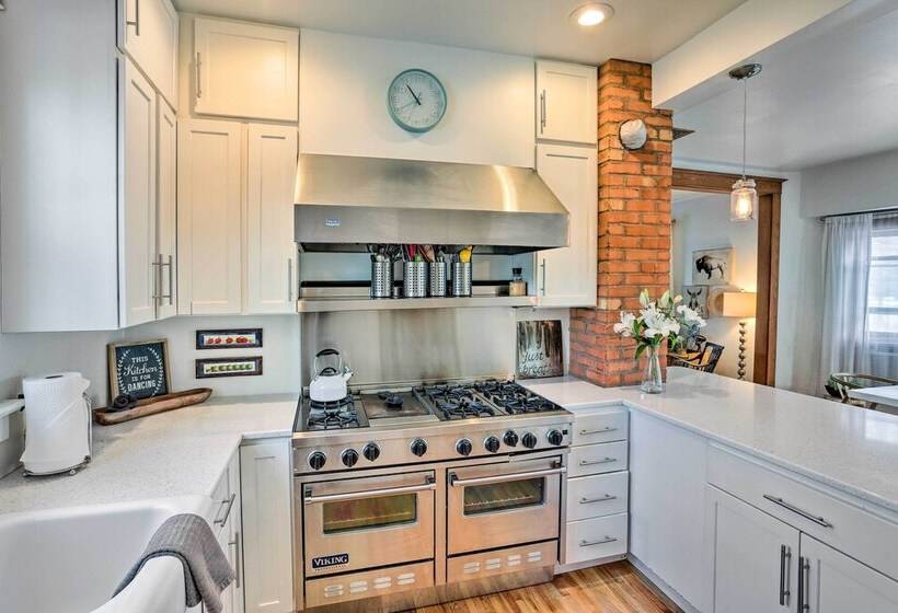 Chic Rapid City Escape Near Mount Rushmore!