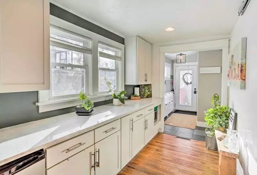 Chic Rapid City Escape Near Mount Rushmore!