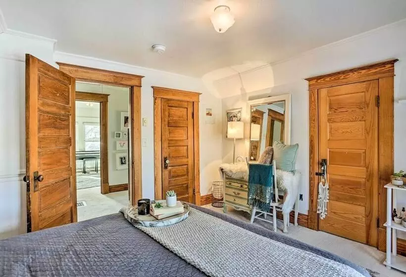 Chic Rapid City Escape Near Mount Rushmore!