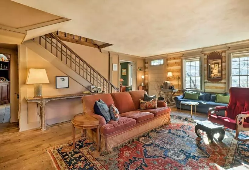 Chic Saylorsburg Escape W/ Hot Tub + Fire Pit