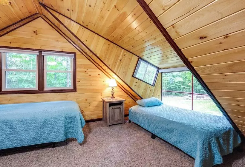 Cozy Elizabethtown Cabin W/ Fire Pit!