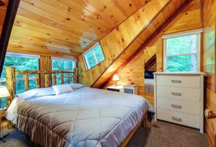 Cozy Elizabethtown Cabin W/ Fire Pit!