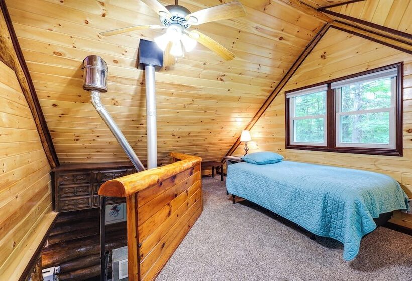 Cozy Elizabethtown Cabin W/ Fire Pit!