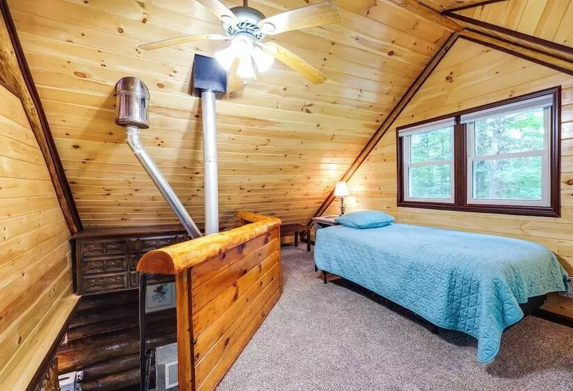 Cozy Elizabethtown Cabin W/ Fire Pit!