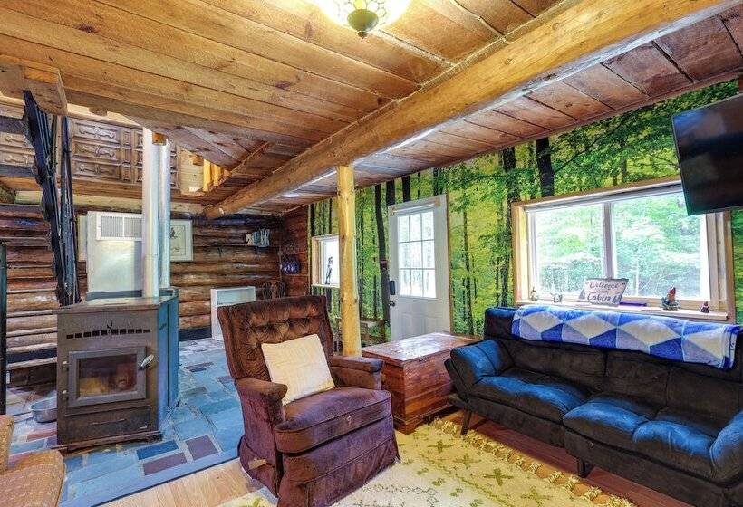 Cozy Elizabethtown Cabin W/ Fire Pit!