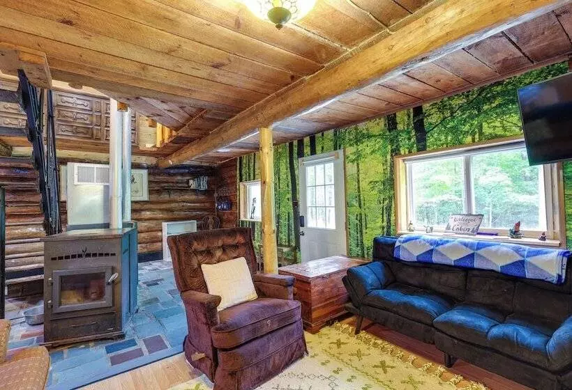 Cozy Elizabethtown Cabin W/ Fire Pit!