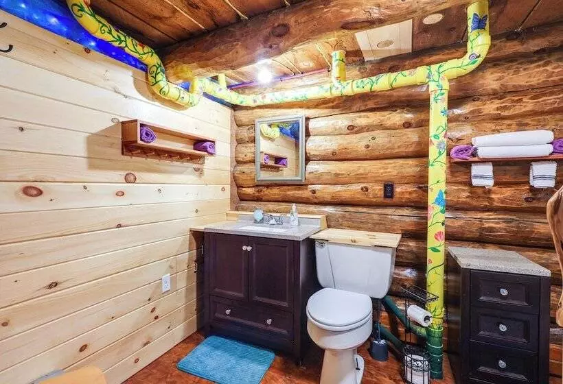 Cozy Elizabethtown Cabin W/ Fire Pit!