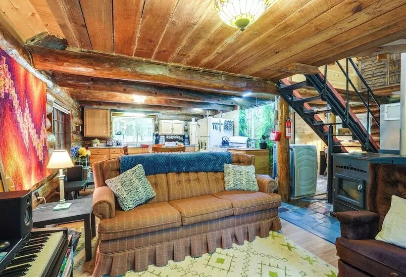 Cozy Elizabethtown Cabin W/ Fire Pit!