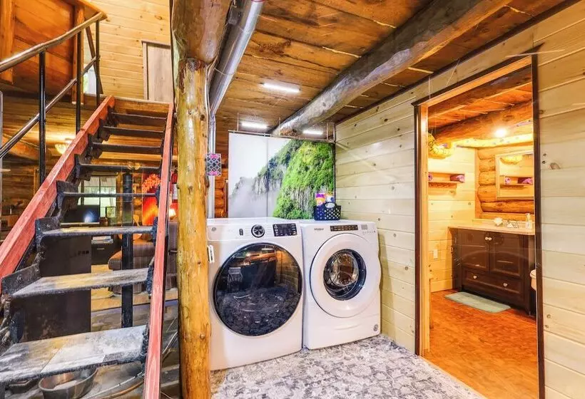 Cozy Elizabethtown Cabin W/ Fire Pit!