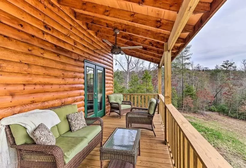 Cozy Mtn Cabin: Spacious Deck & Forest Views!