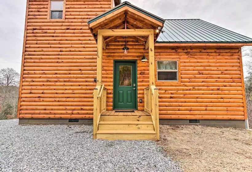 Cozy Mtn Cabin: Spacious Deck & Forest Views!