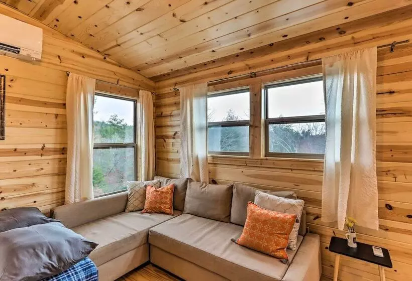 Cozy Mtn Cabin: Spacious Deck & Forest Views!