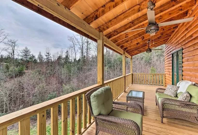 Cozy Mtn Cabin: Spacious Deck & Forest Views!