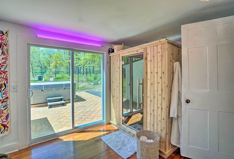 Eclectic Troy Home W/ Hot Tub   Pet Friendly!
