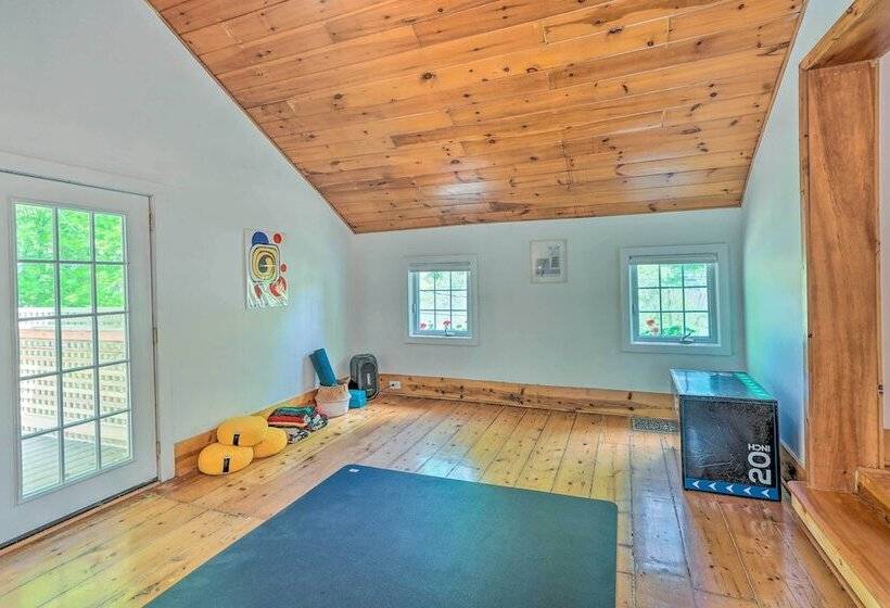 Eclectic Troy Home W/ Hot Tub   Pet Friendly!