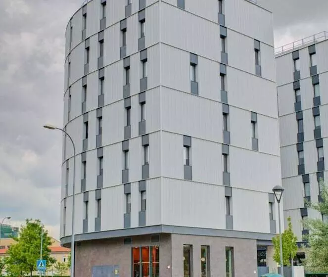 Estudios Y Habitaciones Modernas En Pamplona, Sk